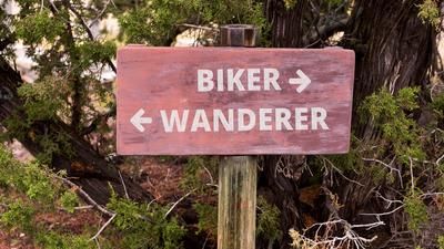 Tafel: Wanderer vs. Biker